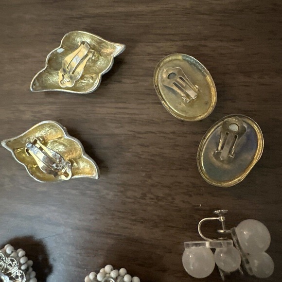 Lot (16) Vintage Clip On + Screw Back Earrings: Beaded Cluster Dangle More! - Picture 14 of 16